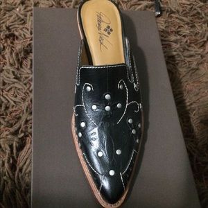 COPY - Patricia Nash women’s mule
